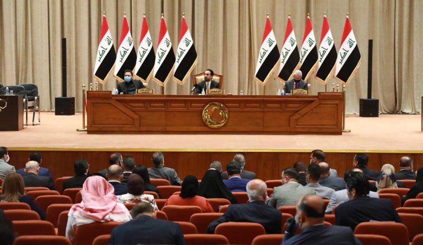 نواب عراقيون يعتزمون جمع تواقيع لمناقشة استقطاعات رواتب الموظفين