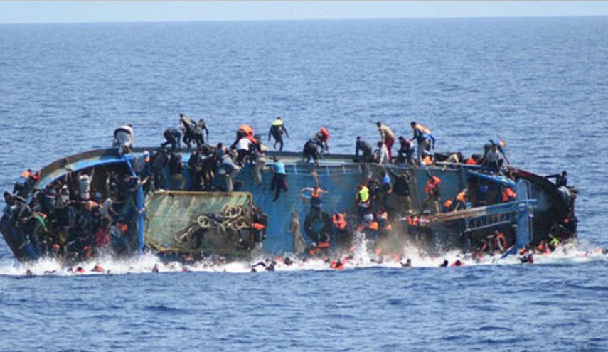 غرق زورق على متنه أكثر من 100 مهاجر قبالة السواحل الليبية