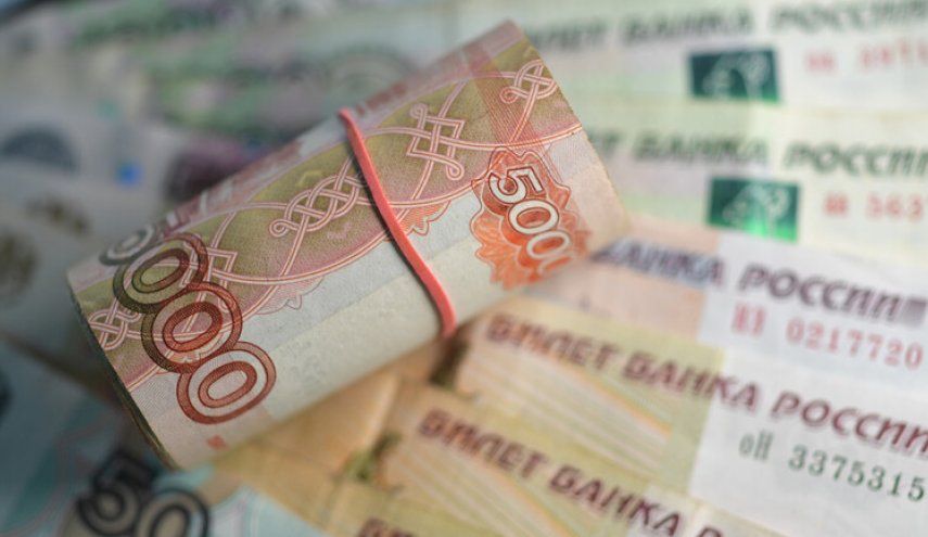 صعود مفاجئ للروبل الروسي أمام الدولار واليورو
