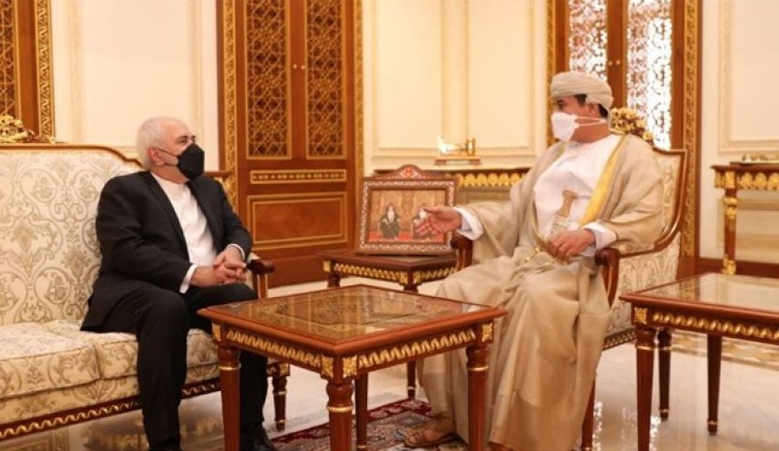 ظریف: گفت‌وگوهای پرباری درباره مناسبات دوجانبه و تحولات منطقه‌ای با مقام‌های عمانی داشتم
