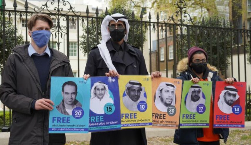 وقفات تضامنية في عواصم أوروبية مع الناشط السعودي
