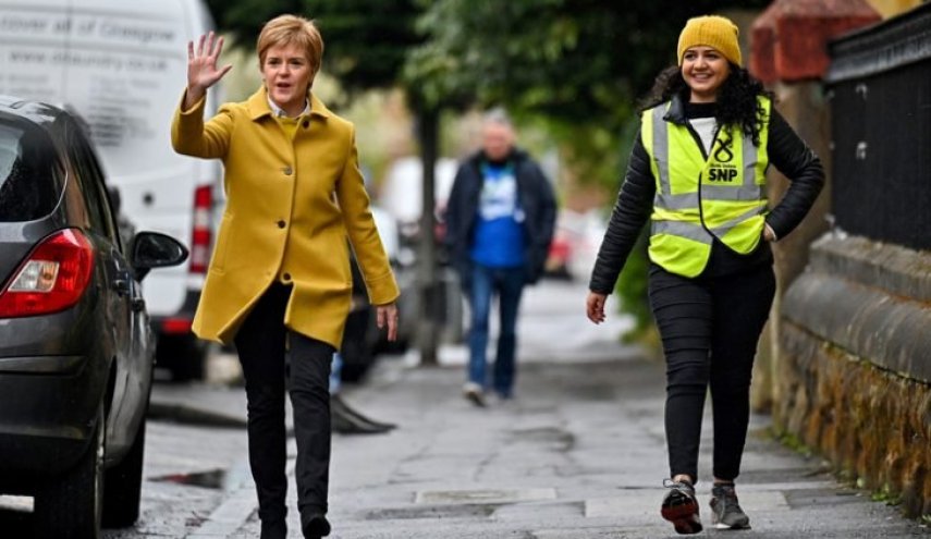 زعيمة الحزب الوطني الاسكتلندي تتعرض لمواجهة بسبب المهاجرين خلال حملتها الانتخابية