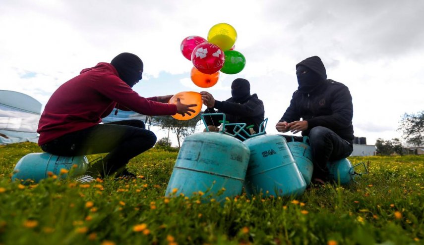 اندلاع حرائق جديدة في غلاف غزة نتيجة بالونات حارقة