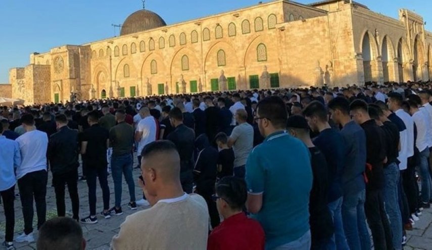 ۱۰۰ هزار فلسطینی نماز عید فطر را در مسجدالأقصی به جا آوردند
