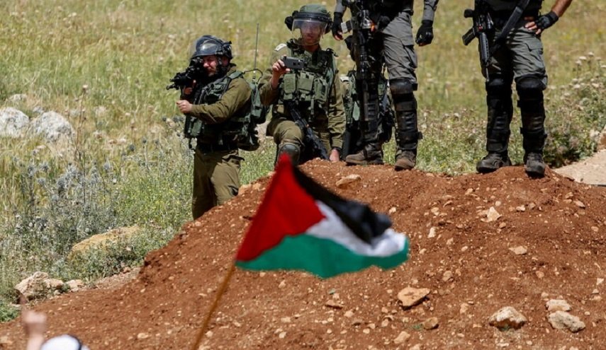 اشتباكات بين الفلسطينيين وقوات الاحتلال في أنحاء متفرقة من الضفة الغربية