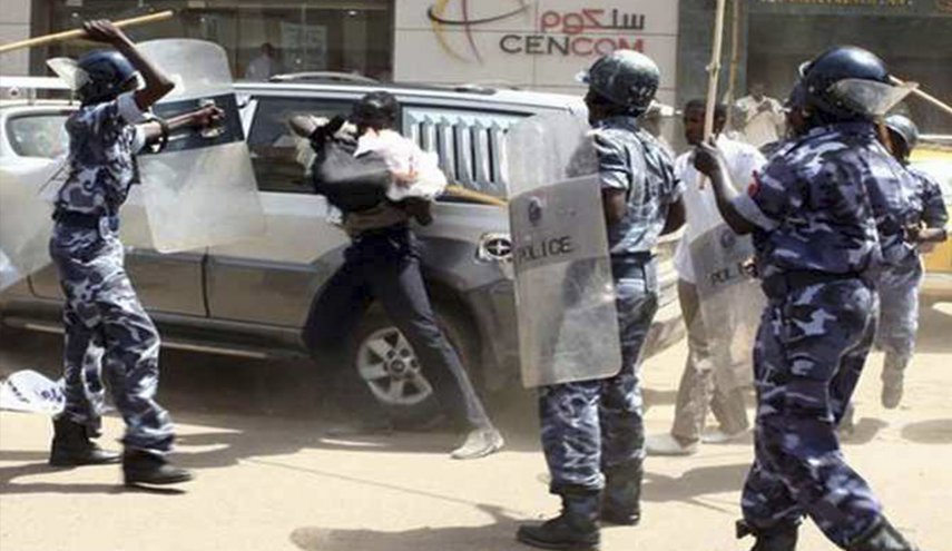 السودان.. محاكمة جنود أمام القضاء المدني إثر مقتل محتجين اثنين
