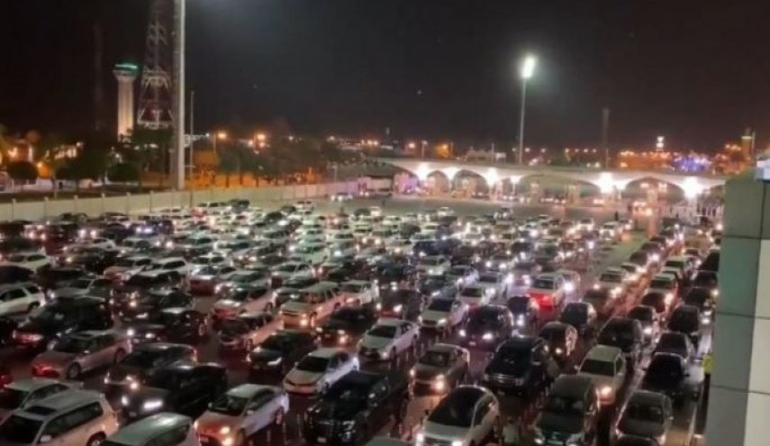 آلاف الشباب السعوديين يتجهون للبحرين عبر جسر الملك فهد.. ماذا يوجد هناك؟