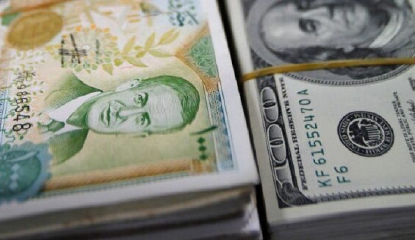 هل سمح مصرف سوريا المركزي للتجار بالتداول بالدولار؟
