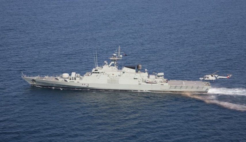 انقاذ 12 أجنبيا غرقت سفينتهم قرب سواحل عمان