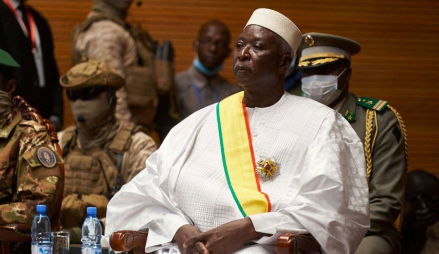 استقالة رئيس الدولة المؤقت ورئيس الوزراء في مالي