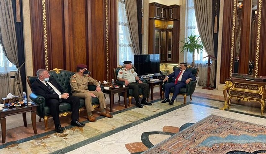 وزير الدفاع العراقي يستقبل رئيس أركان الجيش الأردني