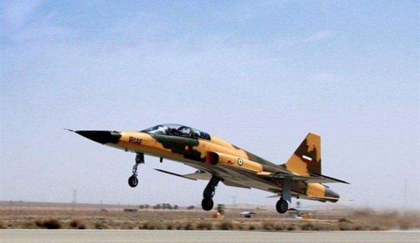 بالصورة/ استشهاد طيارَين في حادث بقاعدة جوية جنوب غرب ايران