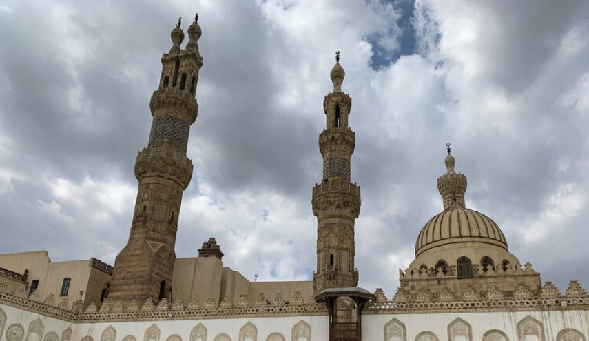 تدوينة لأحمد عمارة تثير جدلا واسعا في مصر والأزهر يرد