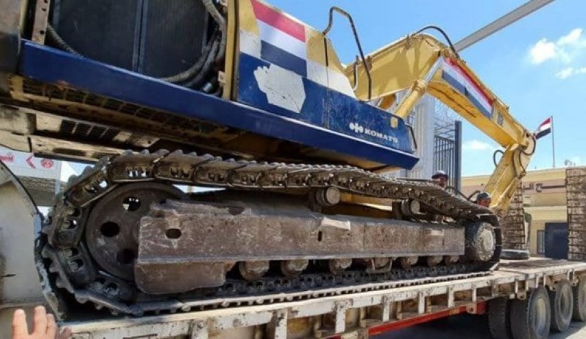 ورود ده‌ها دستگاه ماشین آلات سنگین مصر به غزه برای آواربرداری از ویرانه‌های جنگ
