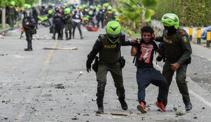 مقتل شخصين وإصابة شرطي خلال اشتباكات جديدة بكولومبيا