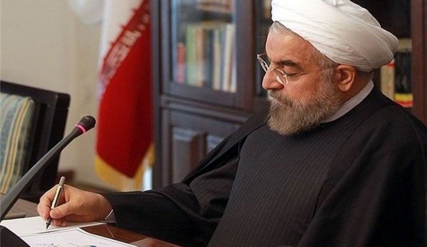 روحاني يهنئ بوتين باليوم الوطني الروسي ويدعو لتعزيز العلاقات الثنائية