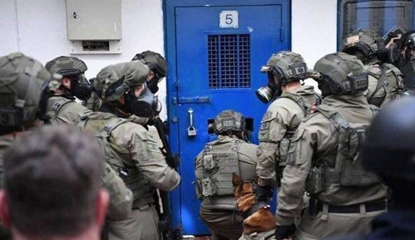 توتر بسجن النقب بعد اقتحامه من قبل قوات القمع الاسرائيلية