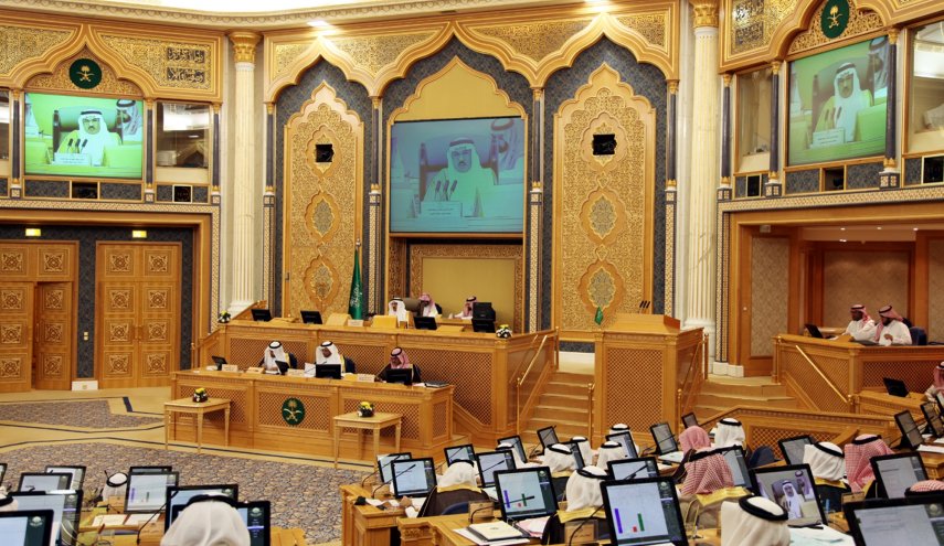 السعودية.. تأجيل قرار فتح المحال التجارية بأوقات الصلاة إثر الإنتقادات