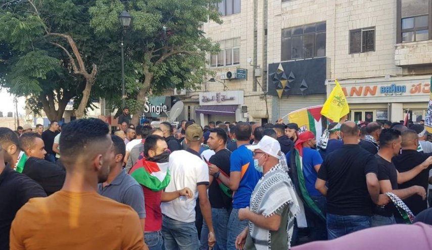 الأمن الفلسطيني يقمع مسيرة في رام الله احتجاجاً على مقتل نزار بنات