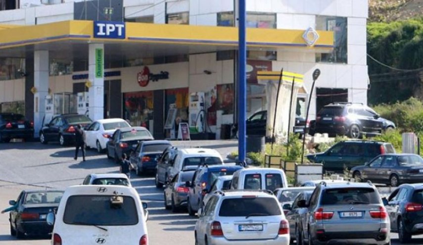 لبنان: طوابير محطات الوقود على حالها والأزمة مستمرة إذا استمر التهريب
