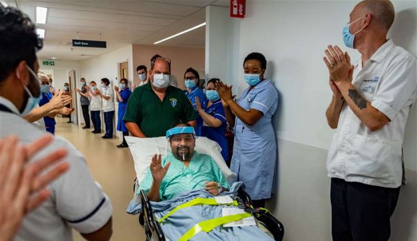 بريطاني مصاب بكورونا يخرج من المستشفى بعد غيبوبة 4 شهور