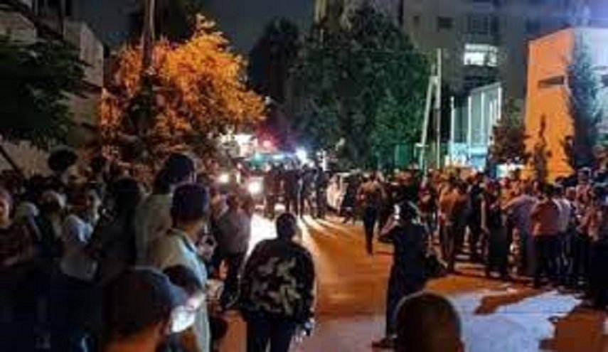 أمن السلطة الفلسطينية يقمع اعتصاما أمام مركز شرطة البيرة