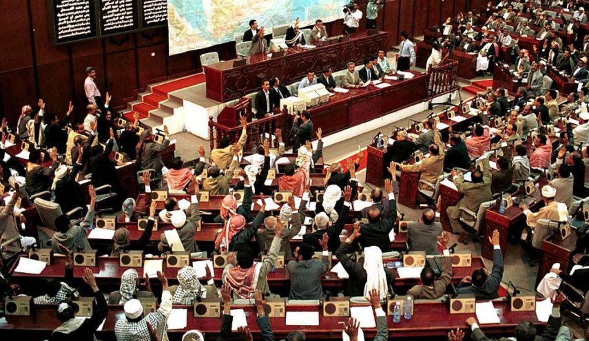 البرلمان اليمني يسقط عضوية 39 عضوا بتهمة الخيانة العظمى وتأييد العدوان
