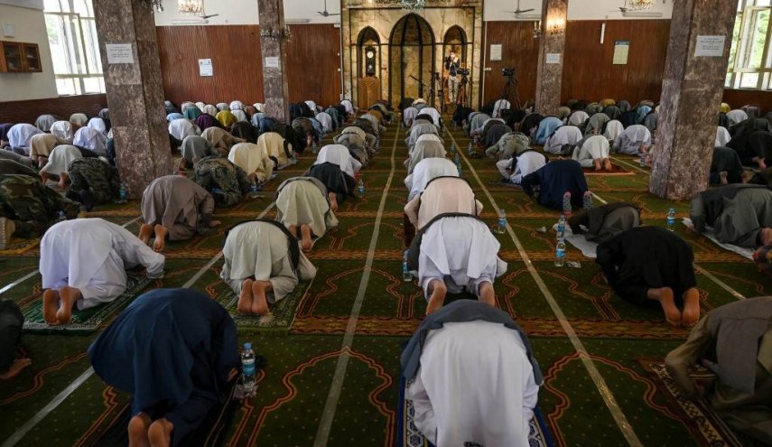 صلاة الأضحى.. 11 دولة عربية تقيمها في المساجد و4 تمنعها 
