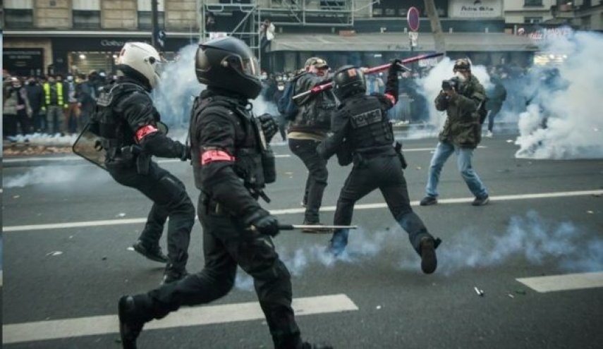 درگیری پلیس فرانسه با معترضان به محدودیت‌های کرونا