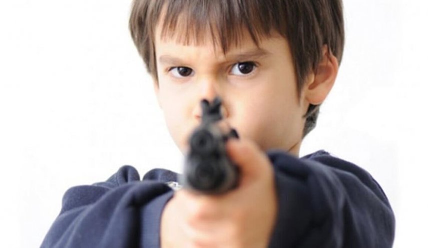 طفل أمريكي يقتل أمه بالخطأ.. كان يلعب بمسدس