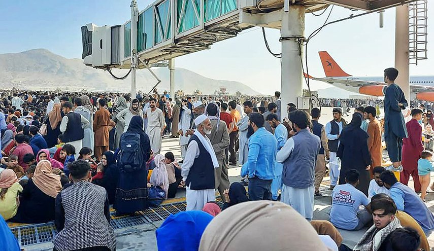 بالفيديو... مقتل 5 أشخاص على الأقل في مطار كابول