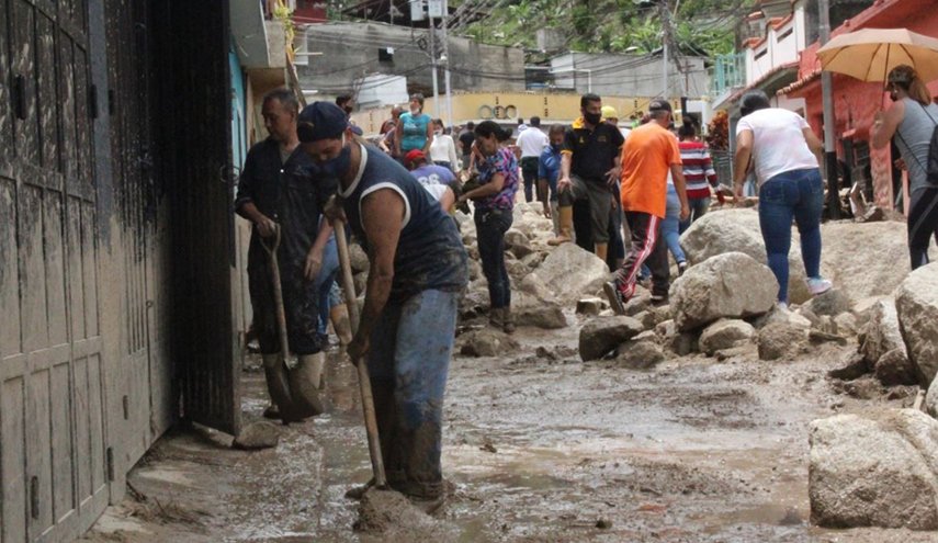 الفيضانات تودي بحياة 13 شخصا في غرب فنزويلا