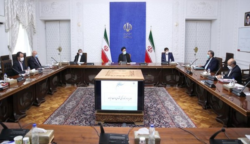 الرئيس الايراني يؤكد على عدم ارتهان القضايا الاقتصادية بالمفاوضات النووية