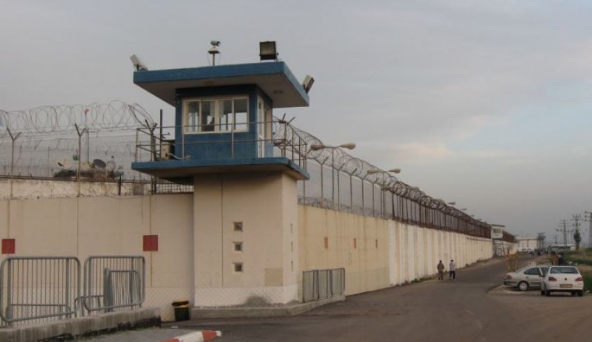 ضابط إسرائيلي: السجون تواجه أعتى أيامها وهناك تخوّف كبير من فقدان السيطرة