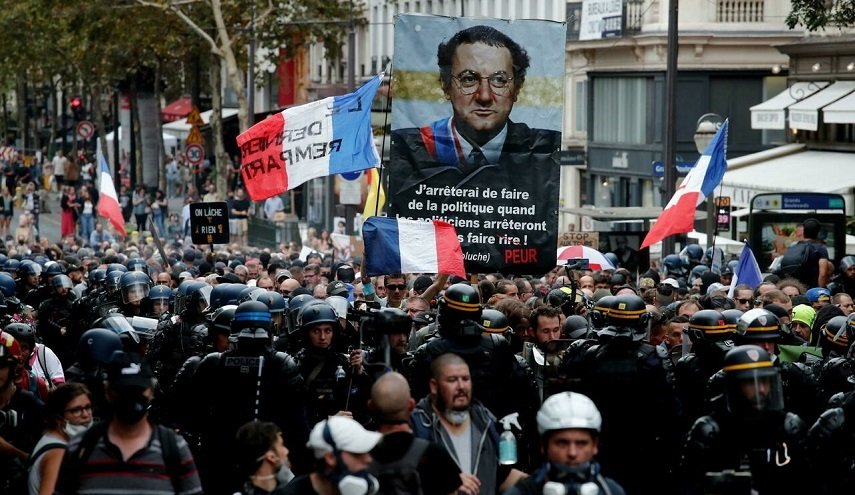 مظاهرات منددة بـ'تدابير' كورونا في فرنسا