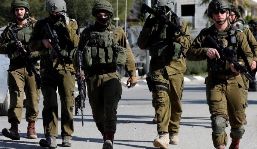 مقاومون فلسطينيون يستهدفون قوات الاحتلال في رام الله