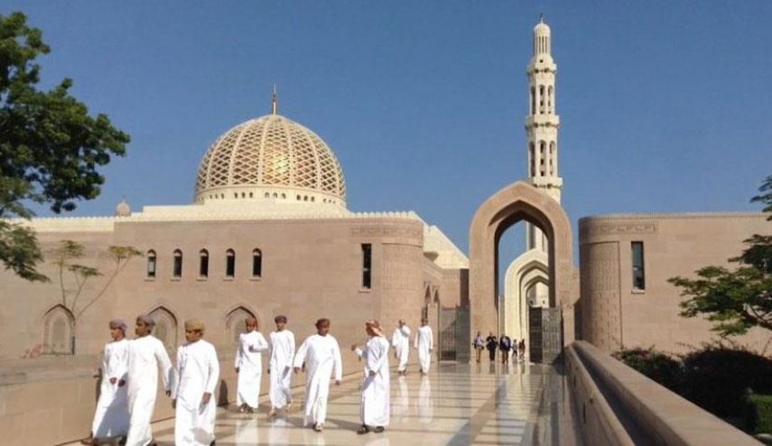 سلطنة عُمان تعيد فتح مساجدها لصلاة الجمعة