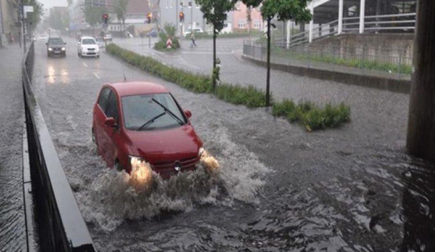 إعلان حالة المستوى الأحمر في فرنسا بسبب أمطار غزيرة