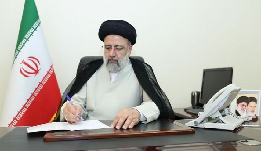الرئيس الإيراني يوعز باتخاذ مايلزم فورا لإغاثة المناطق المنكوبة بالزلزال