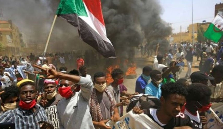 تظاهرات علیه نظامیان کودتاگر/ شهدای اعتراضات سودان به ۴۰ نفر رسید
