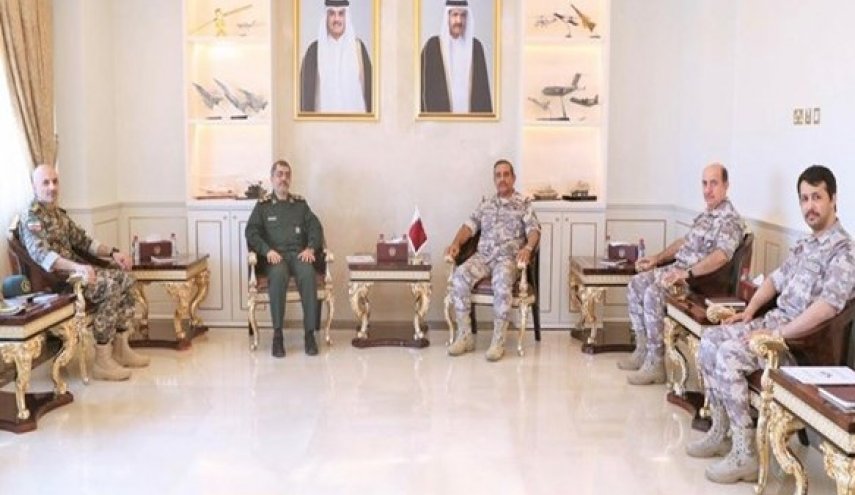 الملحق العسكري الإيراني يلتيق رئيس الاركان القطري