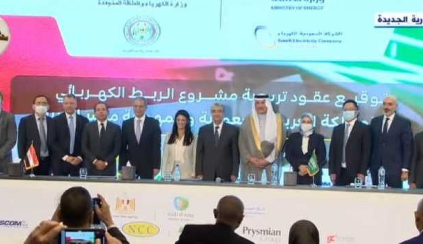 مصر تعلن توقيع عقود خط الربط الكهربائي مع السعودية