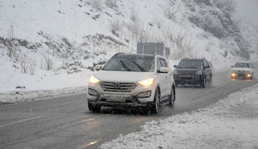 بارش برف؛ جاده چالوس و آزادراه تهران-شمال