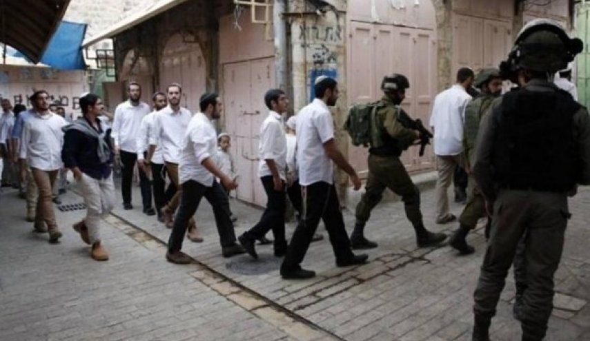 مستوطنون ينفذون مسيرة استفزازية في احد شوارع القدس المحتلة