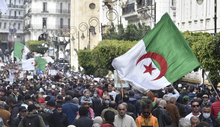 الجزائر.. احتجاجات تطورت إلى صدامات مع الشرطة