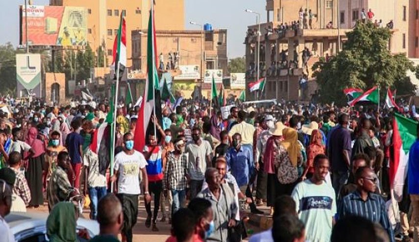 السودان: تظاهرات ليلية ومواكب دعائية لـ