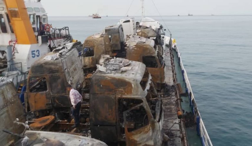 حريق في سفينة شحن قبالة ميناء دير جنوبي إيران