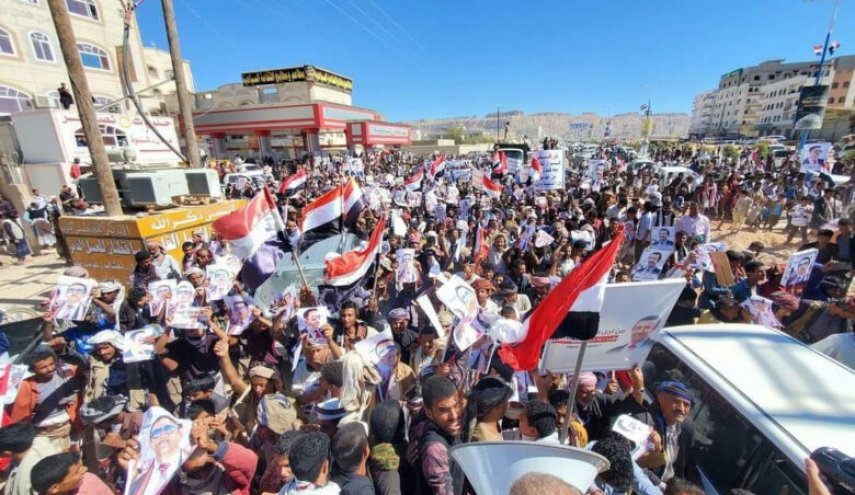 مظاهرات حاشدة وسط شبوة جنوب شرق اليمن ترفض قرار العدوان وهادي
