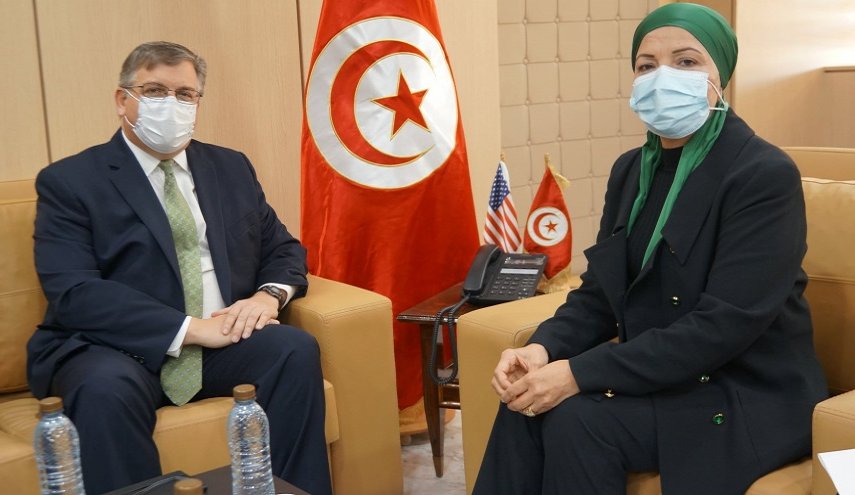 ماذا دار في لقاء وزير ة العدل التونسية بسفير أمريكا؟