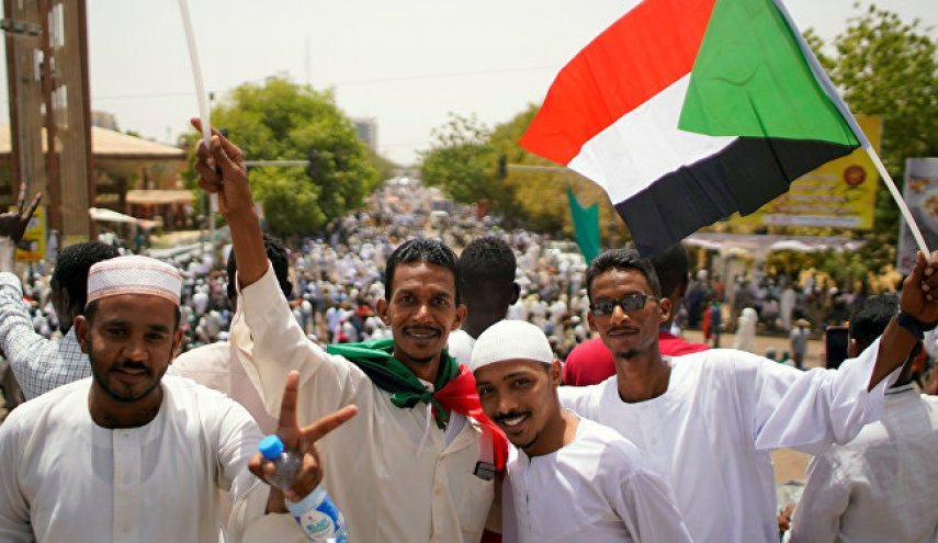'تجمع المهنيين السودانيين' يعلن تمسكه بنقل السلطة للمدنيين